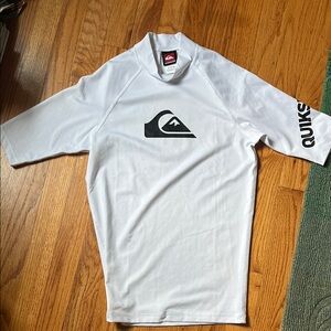 Men’s Quicksilver Rash Guard size Small